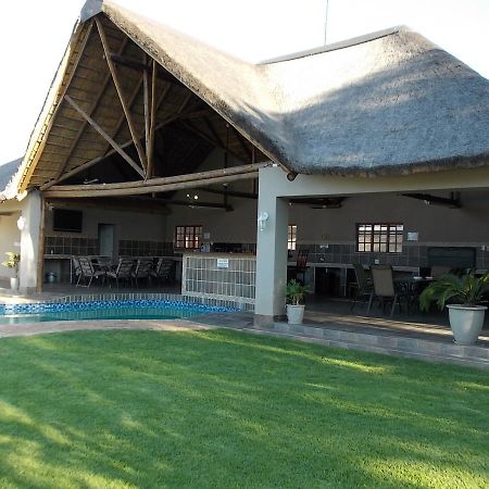 Lavender Lodge Vryburg Extérieur photo