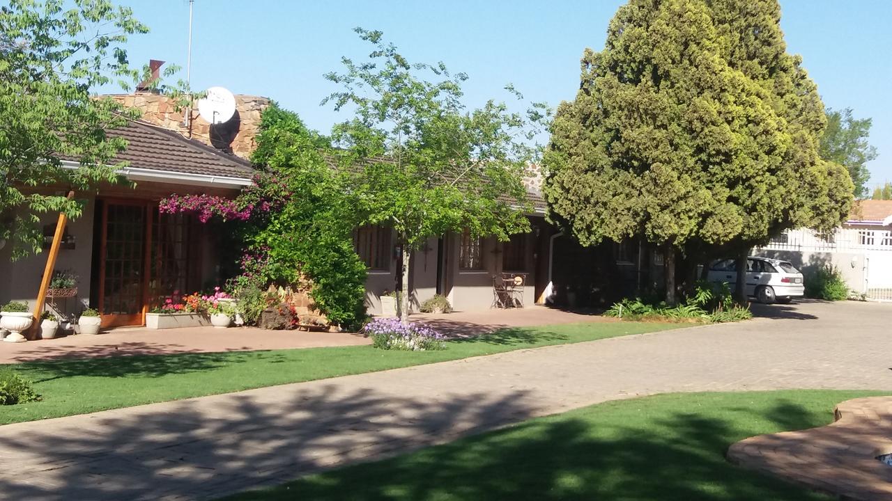 Lavender Lodge Vryburg Extérieur photo