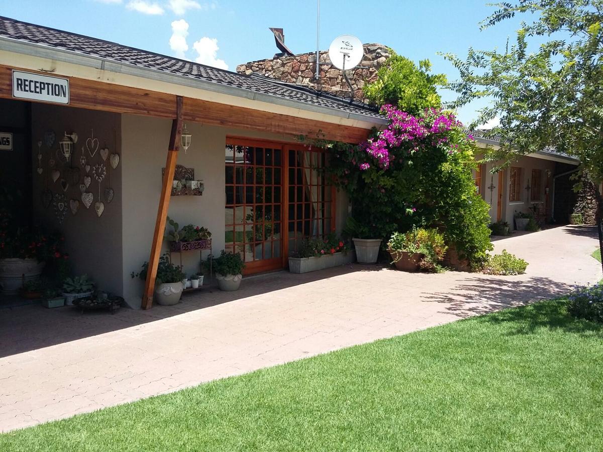 Lavender Lodge Vryburg Extérieur photo