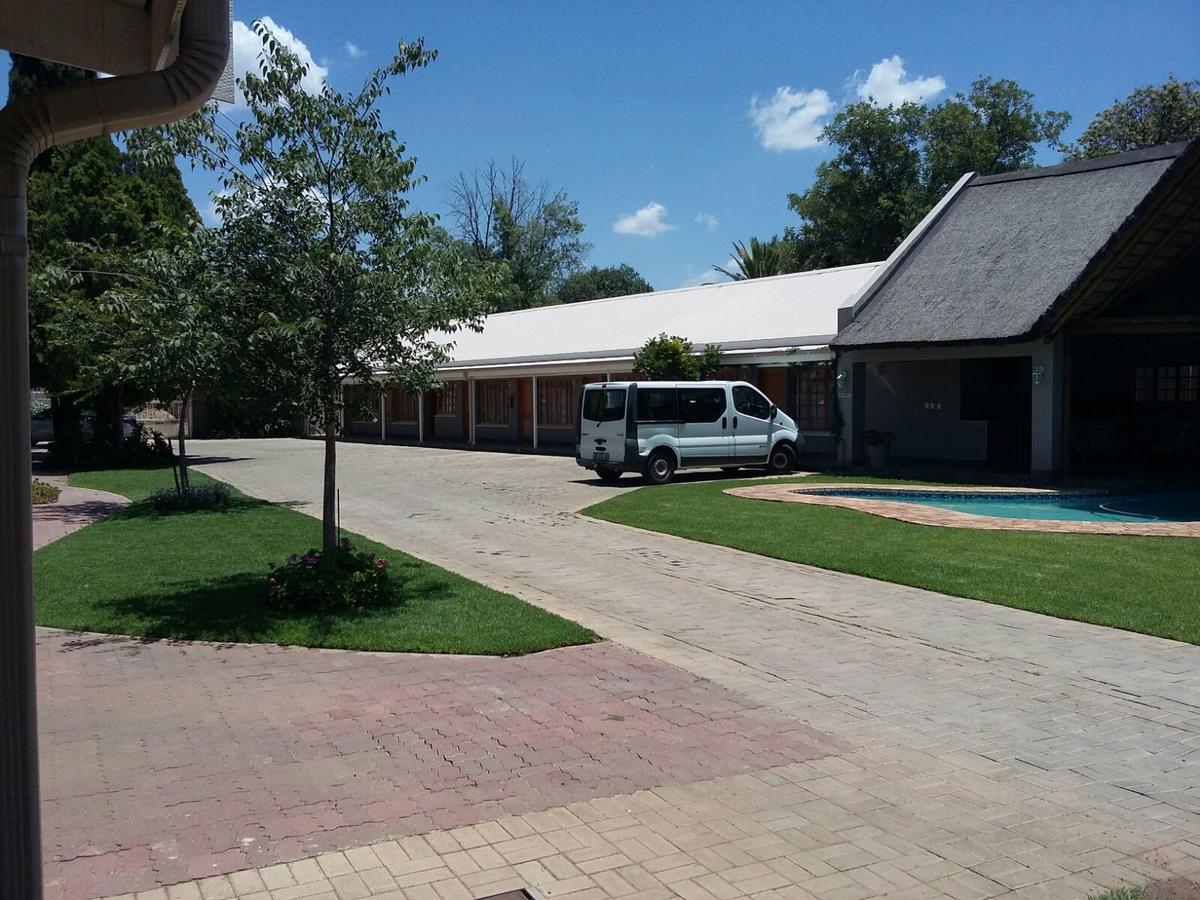 Lavender Lodge Vryburg Extérieur photo