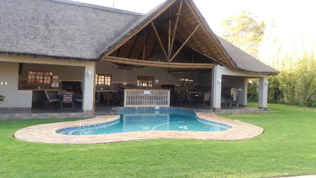 Lavender Lodge Vryburg Extérieur photo