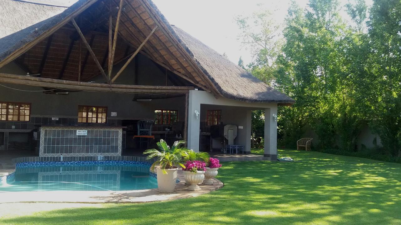 Lavender Lodge Vryburg Extérieur photo