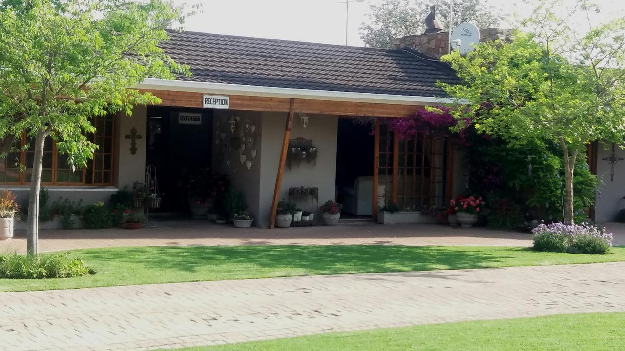 Lavender Lodge Vryburg Extérieur photo